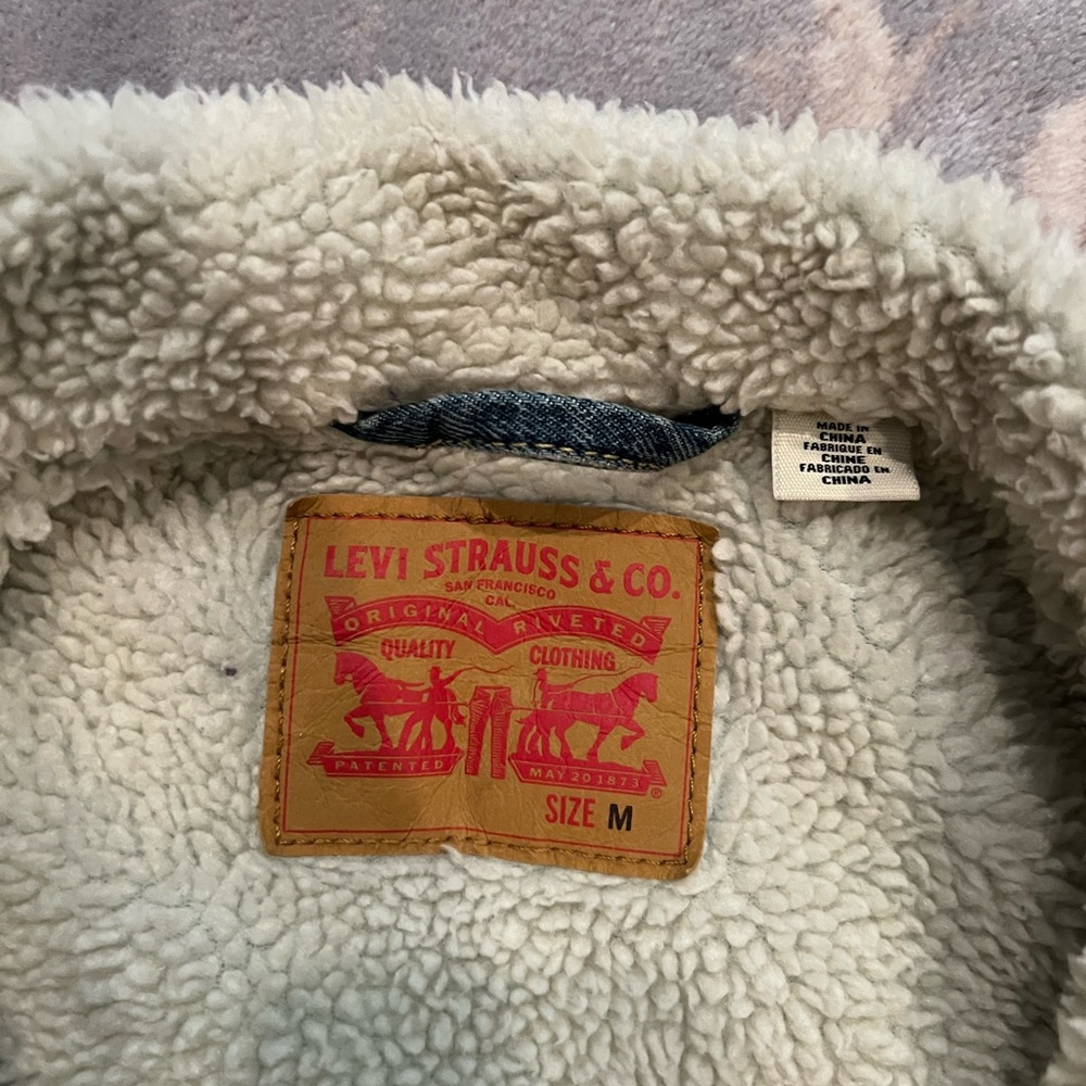 Levi’s Jean Jacket - Picture 4 of 4